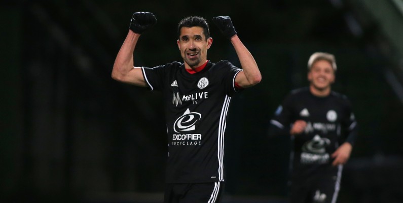 Joie Akrour vs Lyon